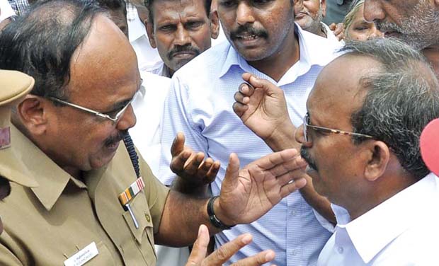 CPI (M) Maduravoyal MLA K. Bhimrao engaged in an argument with police while staging a demonstration protesting construction of a bund across Porur lake to give away private land. Over 100 members of CPI (M), MDMK and VCK including Mr Bhimrao were CPI (M) Maduravoyal MLA K. Bhimrao engaged in an argument with police while staging a demonstration protesting construction of a bund across Porur lake to give away private land. Over 100 members of CPI (M), MDMK and VCK including Mr Bhimrao were